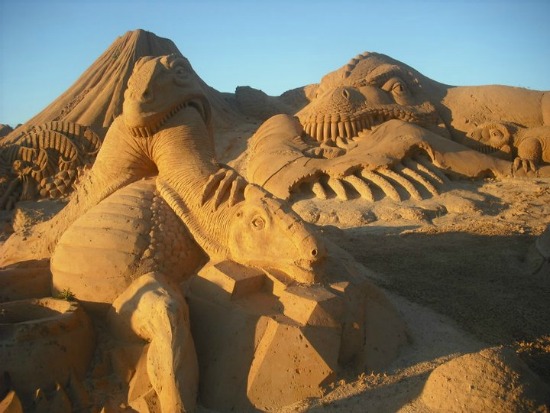 dinosaur-sand-castle-portugal.jpg