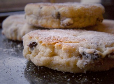 Welsh cakes are usually a couple of inches in diameter. Image courtesy of Flickr user zingyyellow.