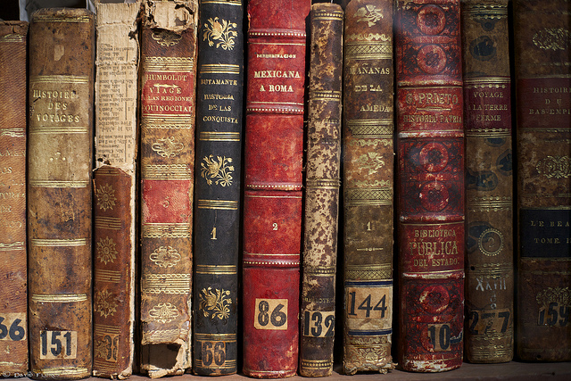 That “Old Book Smell” Is a Mix of Grass and Vanilla | Smart News |  Smithsonian Magazine